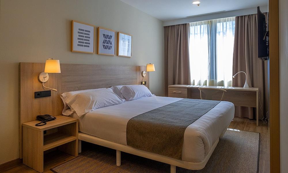 Aparthotel Attica 21 Valles Sabadell Ngoại thất bức ảnh
