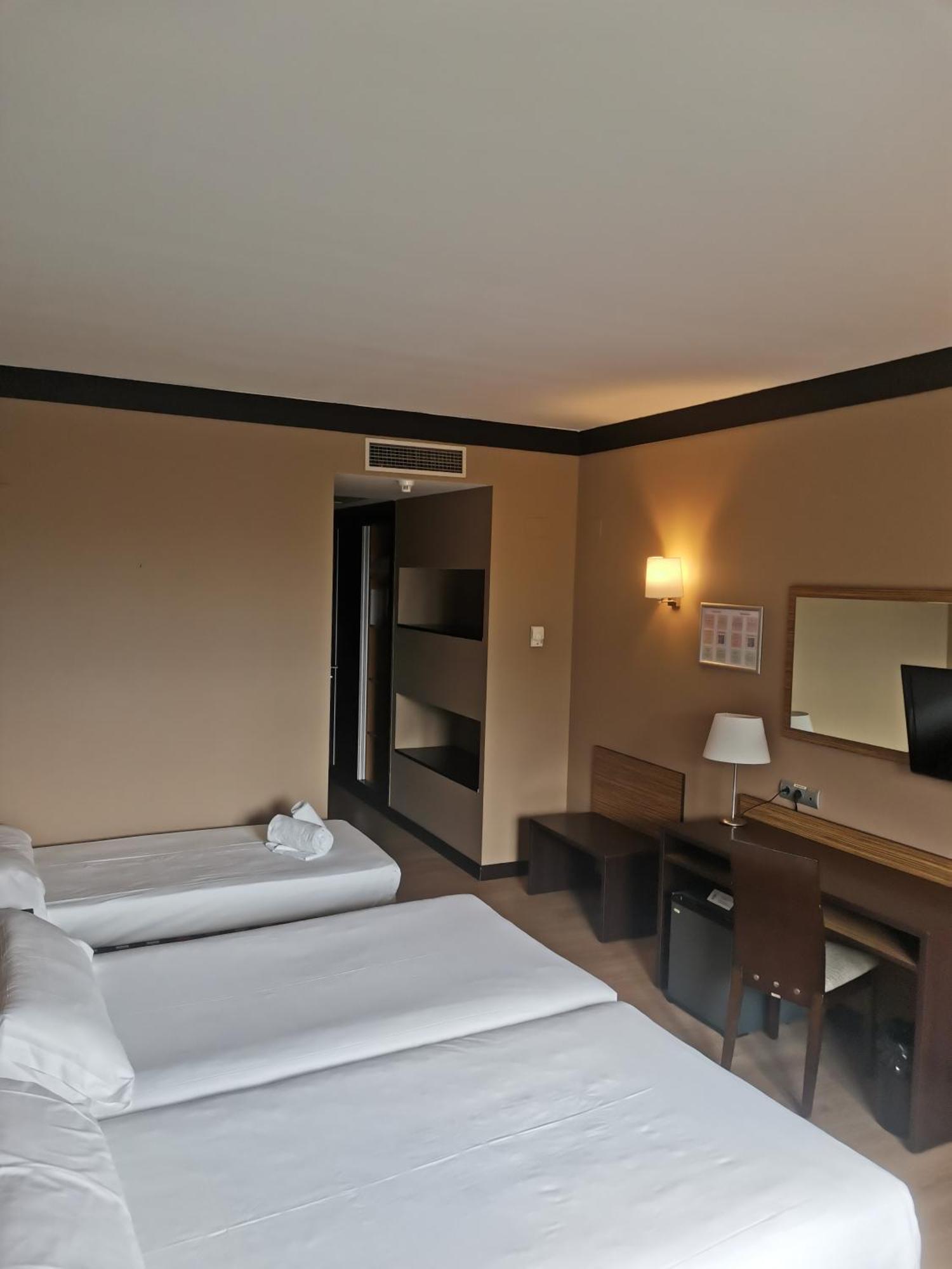 Aparthotel Attica 21 Valles Sabadell Ngoại thất bức ảnh