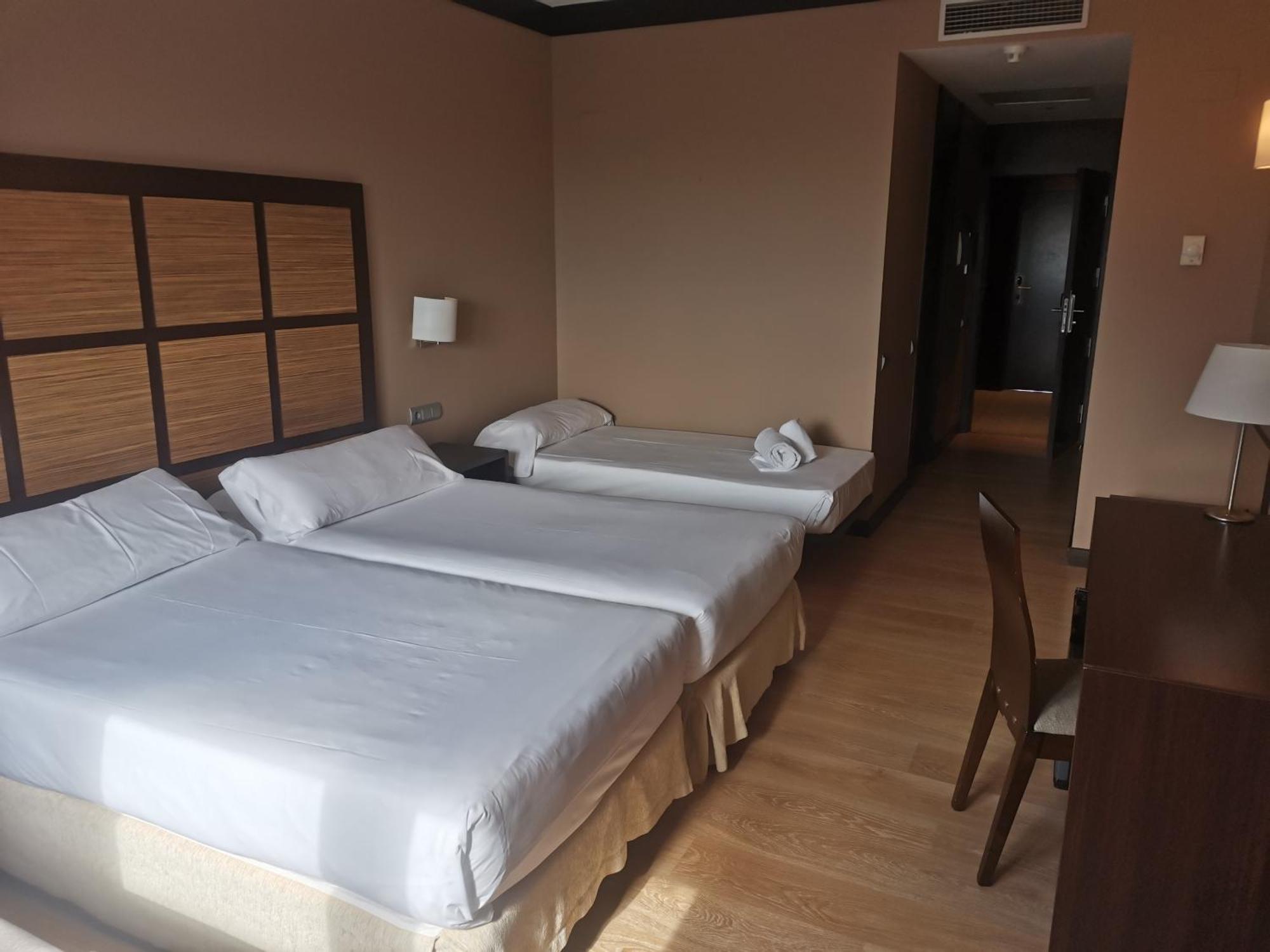Aparthotel Attica 21 Valles Sabadell Ngoại thất bức ảnh