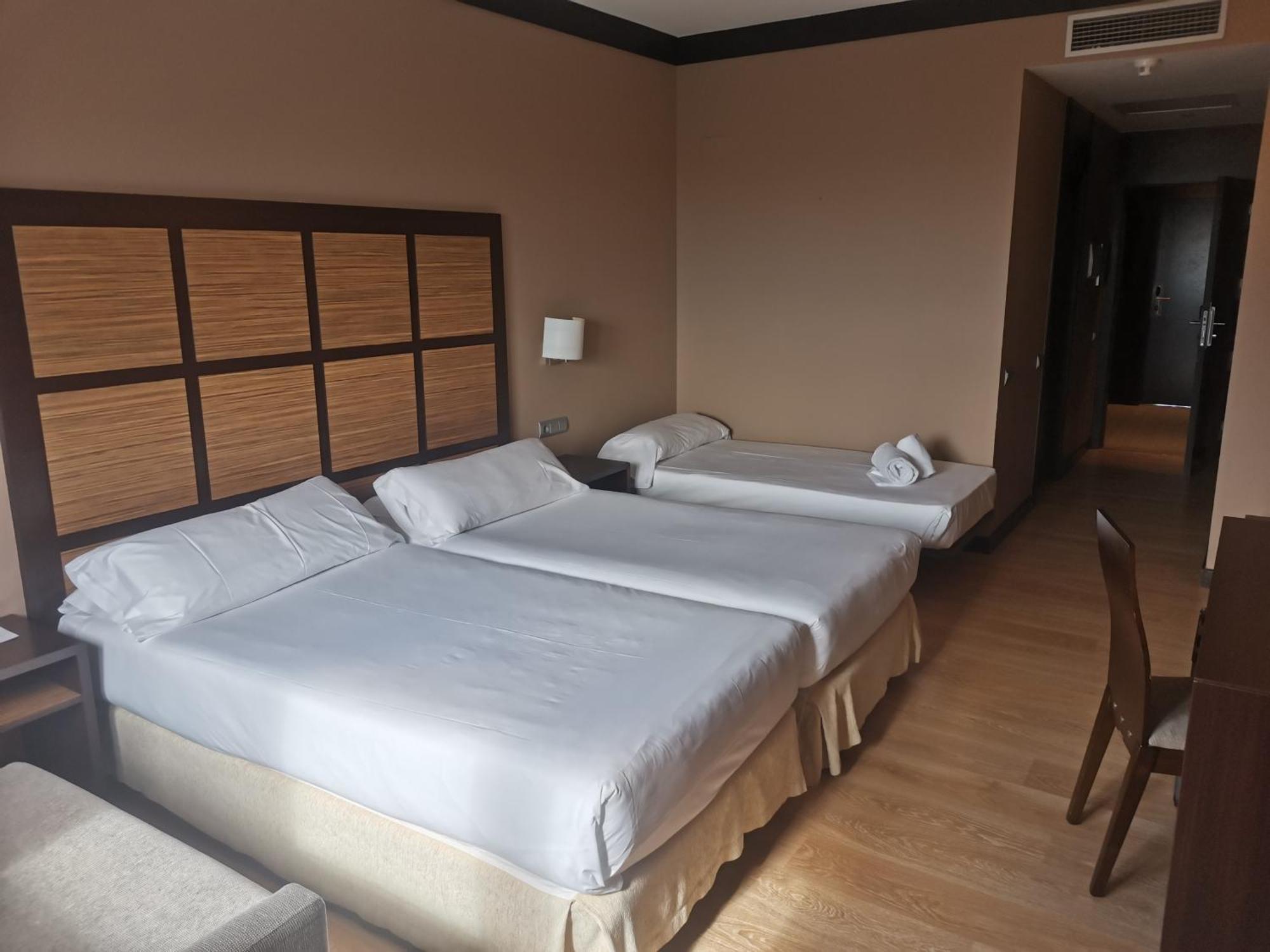 Aparthotel Attica 21 Valles Sabadell Ngoại thất bức ảnh
